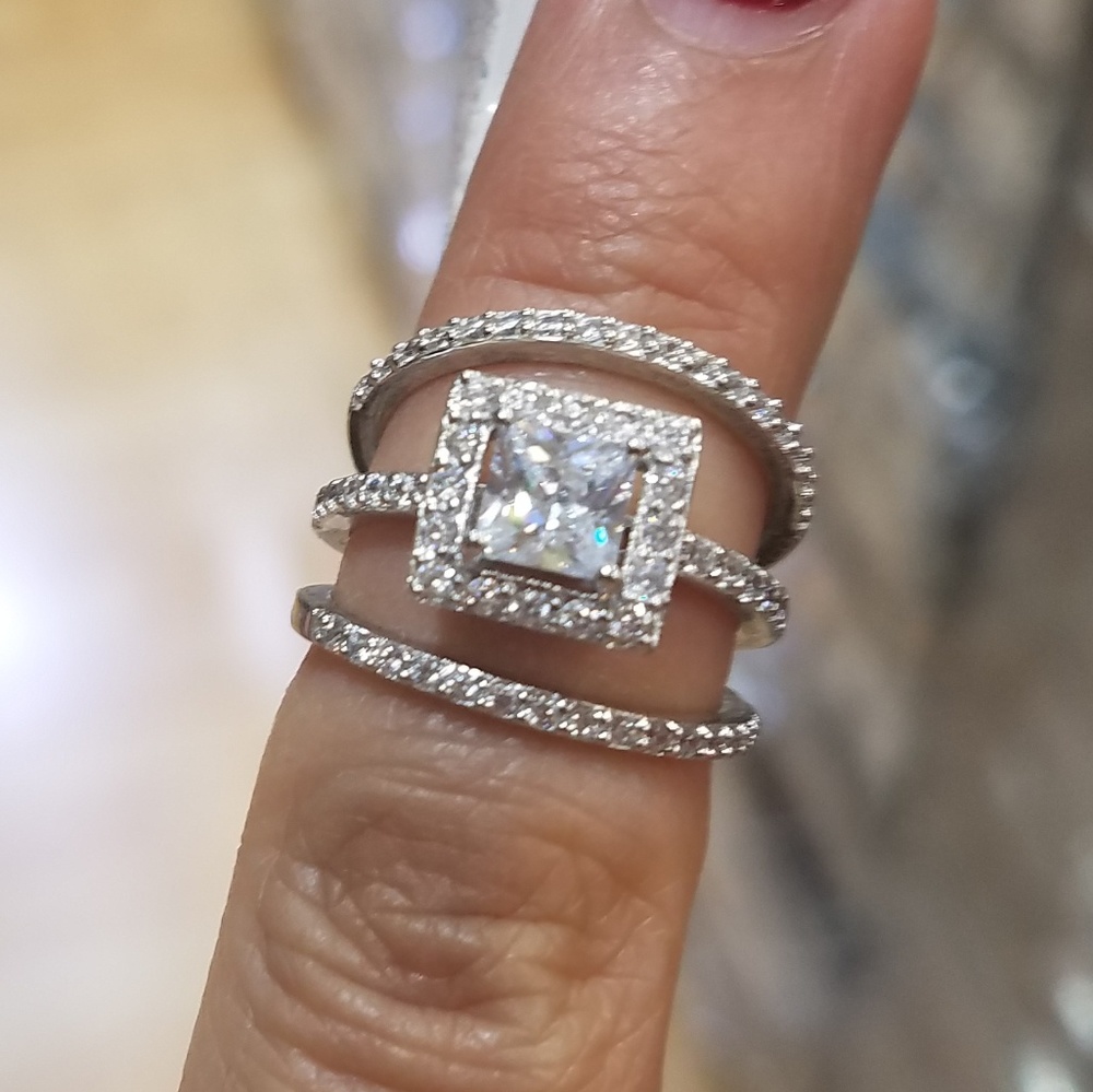 3pc set Engagement Ring and 2 Wedding Bands - Picture 3 of 8